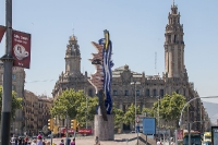 Barcelona Head - Skulptur von Roy Lichtenstein