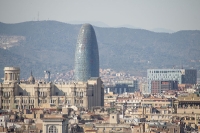 Blick zum AGBAR-Turm vom Teleférico del Puerto