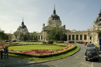 Széchenyi-Bad im Stadwäldchen
